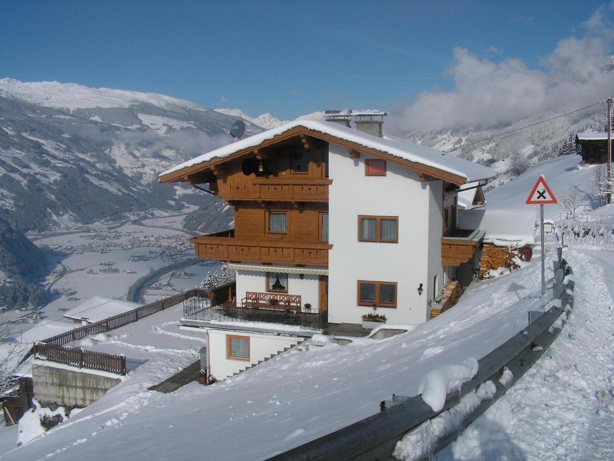 Apartment In Hippach Im Zillertal In The Mountains Muhlen  Екстериор снимка