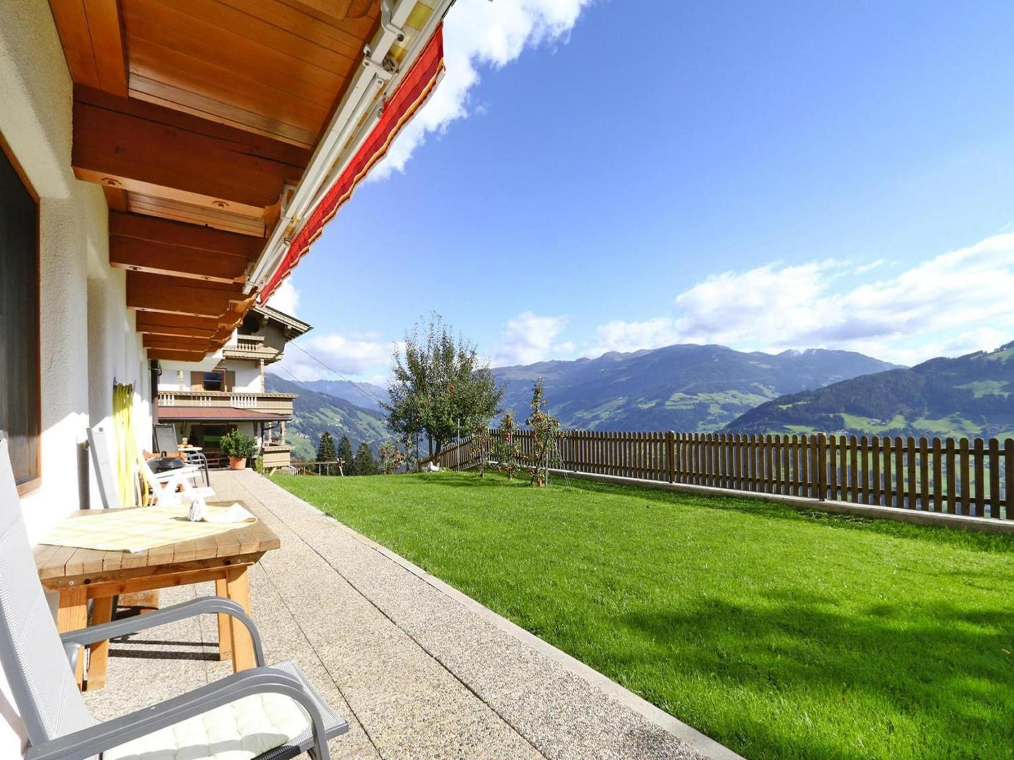 Apartment In Hippach Im Zillertal In The Mountains Muhlen  Екстериор снимка