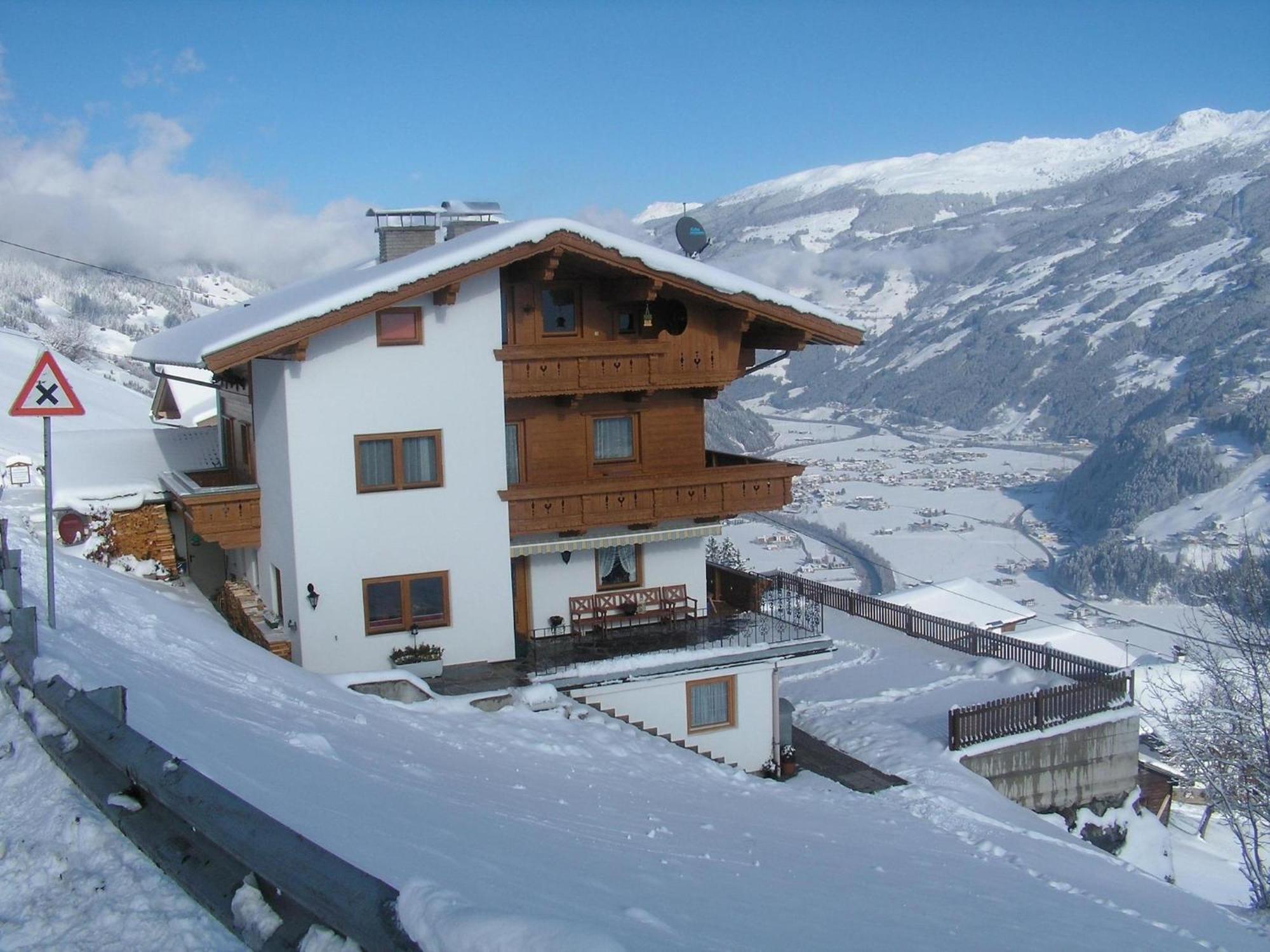 Apartment In Hippach Im Zillertal In The Mountains Muhlen  Екстериор снимка