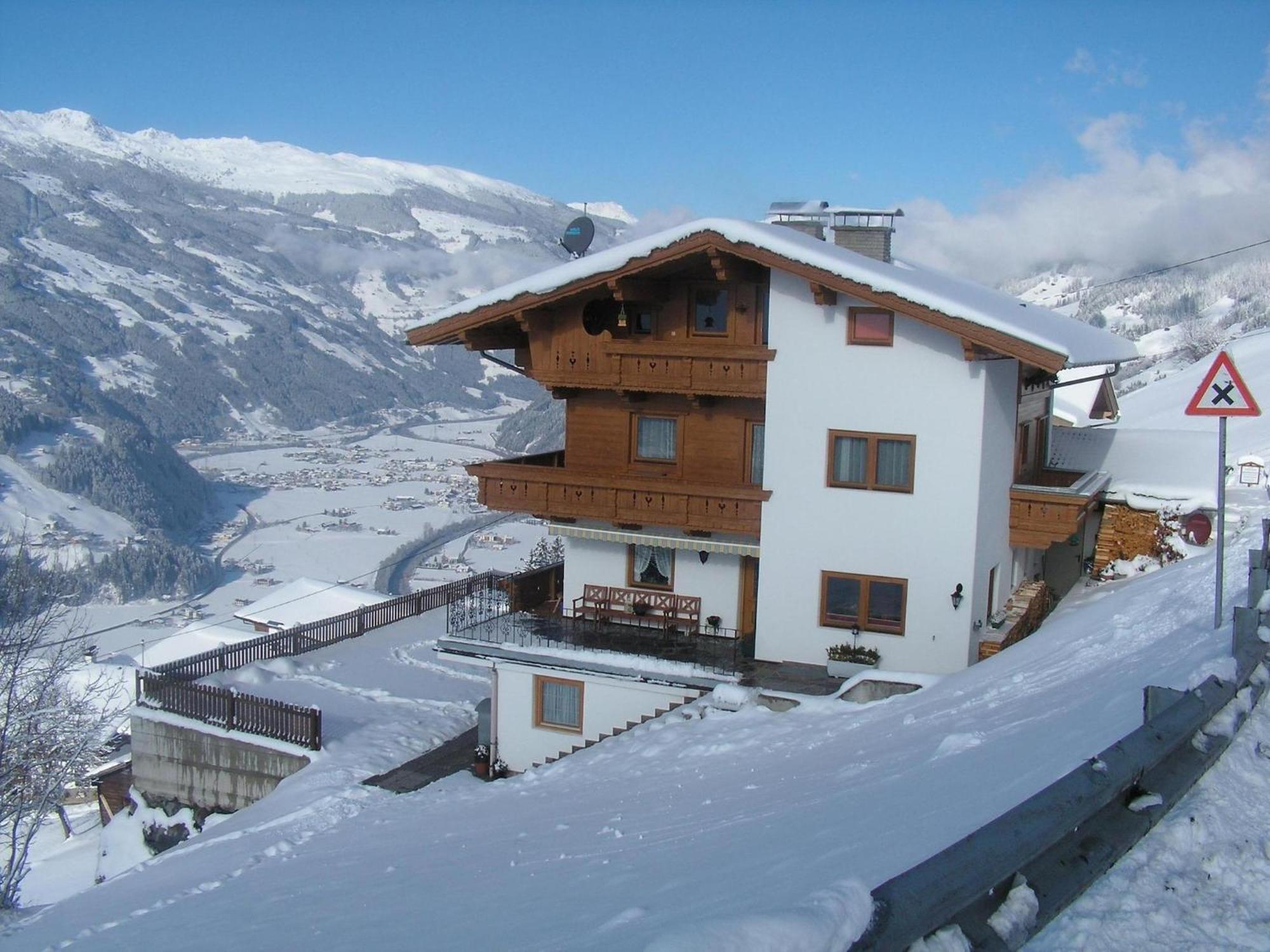 Apartment In Hippach Im Zillertal In The Mountains Muhlen  Екстериор снимка