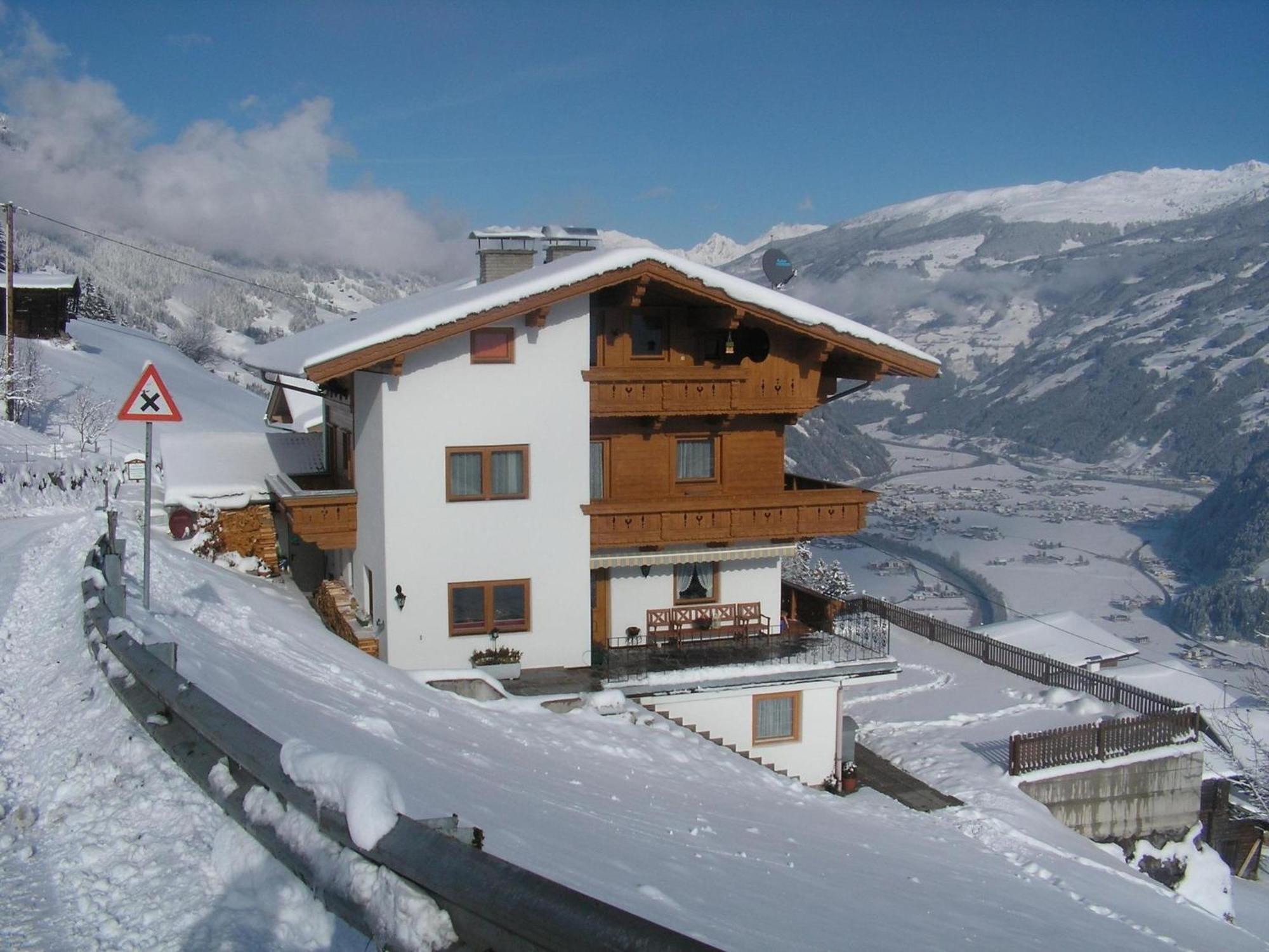 Apartment In Hippach Im Zillertal In The Mountains Muhlen  Екстериор снимка