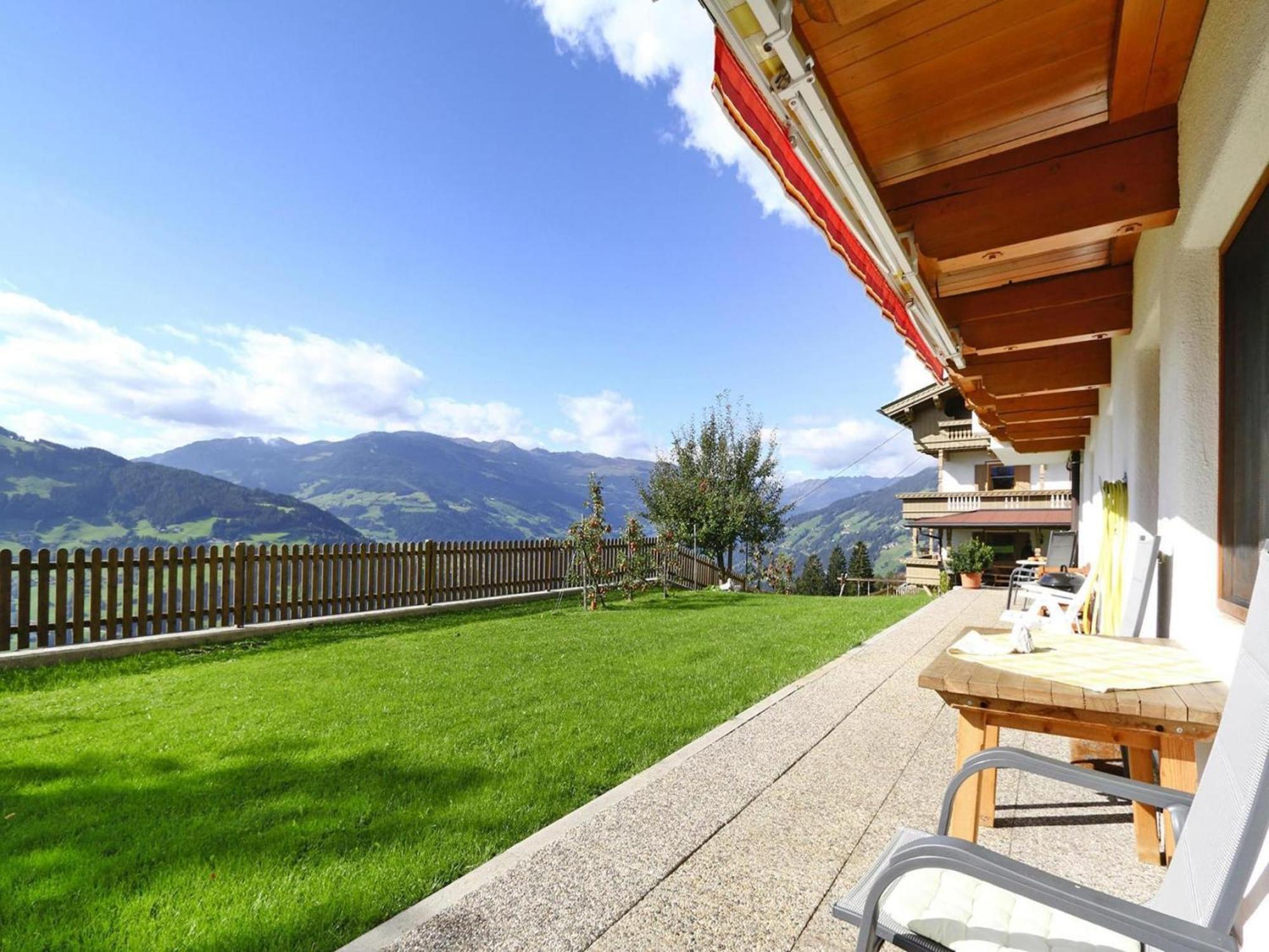 Apartment In Hippach Im Zillertal In The Mountains Muhlen  Екстериор снимка